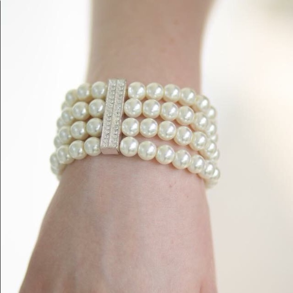 Pearl and crystal bracelet